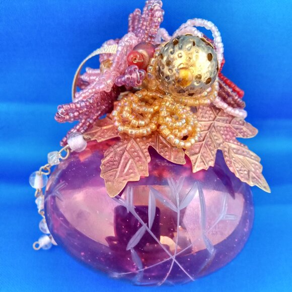 vintage Christmas ornament cut glass with seed bead hand made flowers - Picture 3 of 7